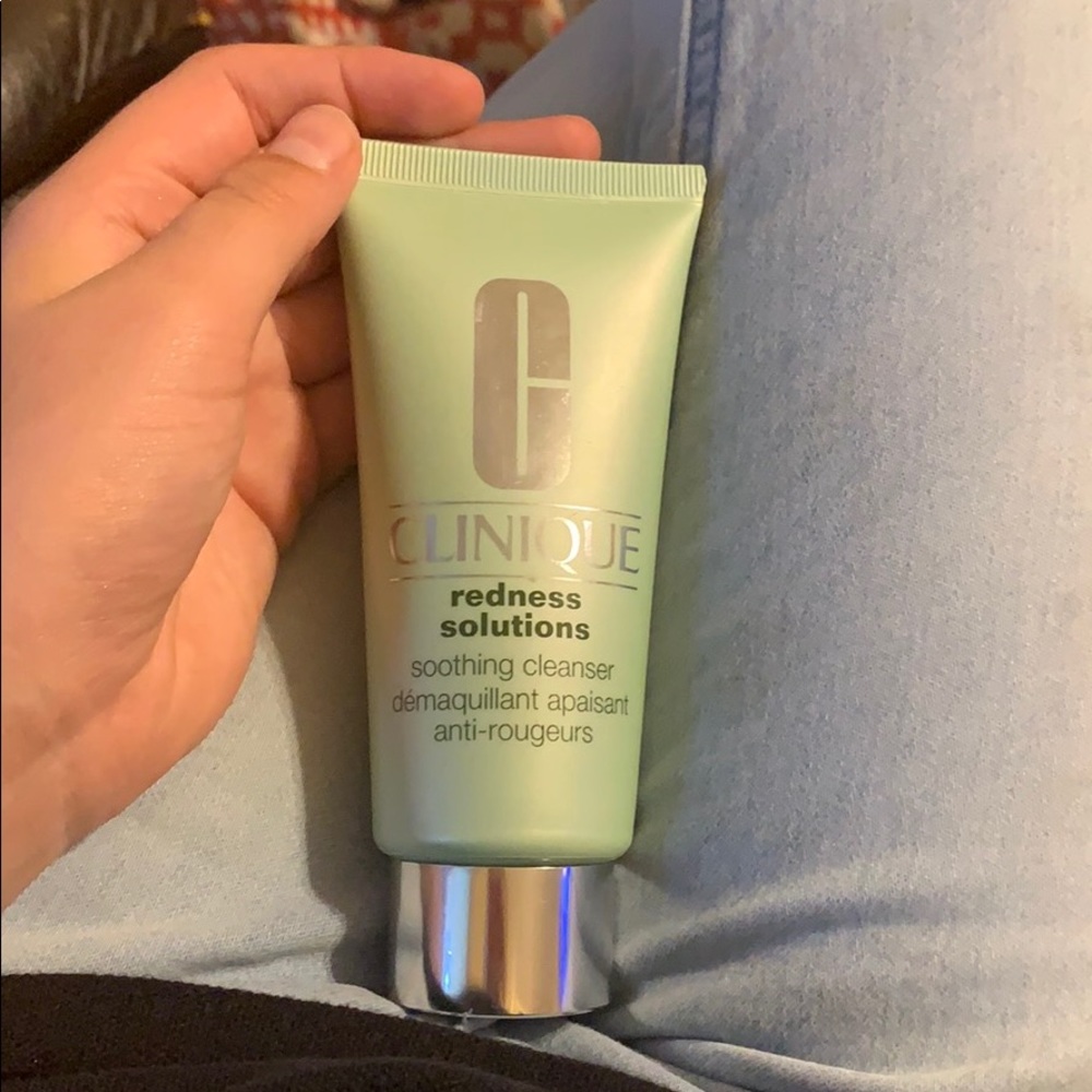 Clinique redness solutions smoothing cleanser